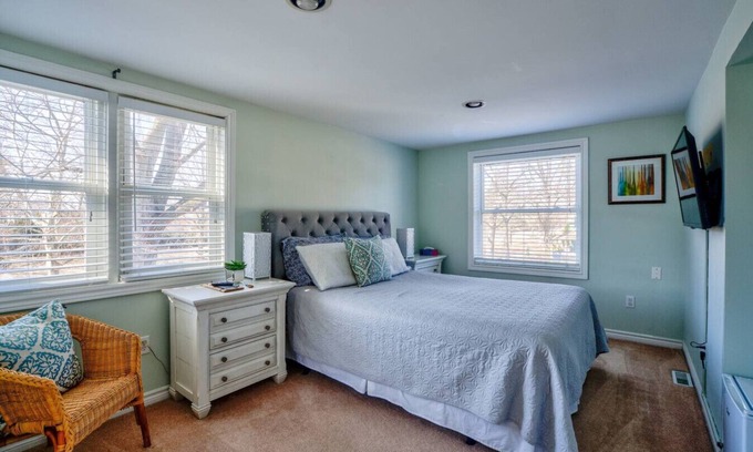 Historic Old Town Apartment | Riesling Room Old Town. Furnished room 1400 p/m
