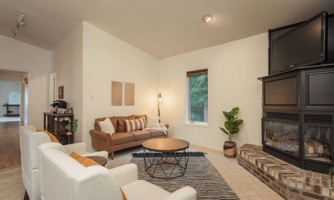 Alexandria House | Right near the lake! Single-level home with backyard relaxation, pet-friendly!