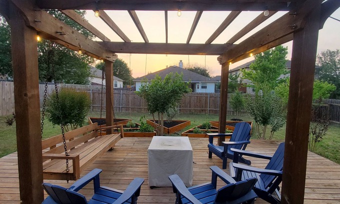 Kyle House | Right off I-35, quick commute to Austin and San Marcos-EV charger!