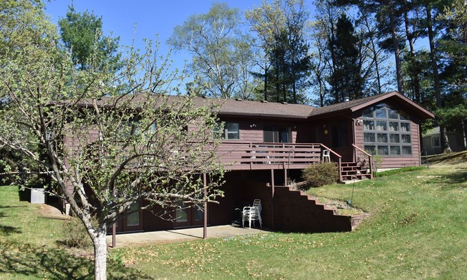 Crosslake House | Right on CROSSLAKE and in the heart of the city-sleeps 8