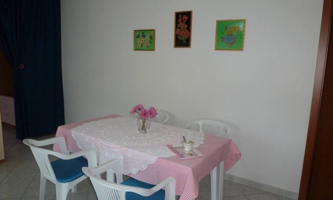 Iglesias Historic Centre Apartment | Rilassati nella Nostra Suite Elena: Un Ambiente Familiare Vicino al Centro