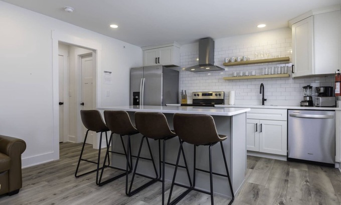 Northeast Virginia Beach Apartment | Rincon - Loft #6 - 8 min walk to the beach