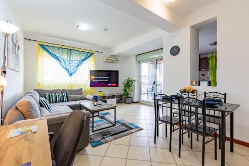 Timisoara Apartment | RING - Spacious DeLuxe Apartment, BIG Terrace, Plus FREE Underground Parking