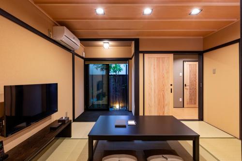 Karasuma House | Rinn Marikoji