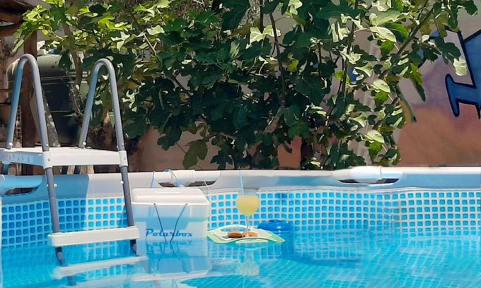 Requena Apartment | Rio Indio Rural Home with pool