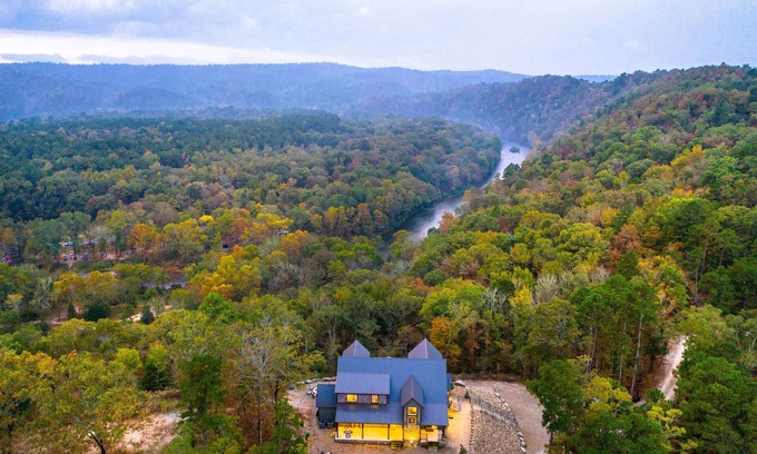 Broken Bow Cabin | Rio Vista- Amazing Mountain & River Views Overlooking Beavers Bend! Private!