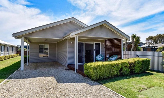 Waterhouse House | Riptide - Pet friendly outside WiFi