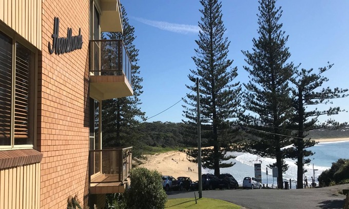 Black Head Apartment | Rise to the gentle sound of the ocean and kisses from the sun to relax
