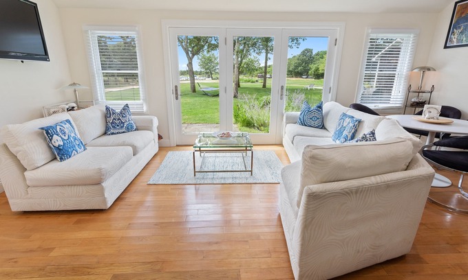 Springs Cottage | Ritz - East Hampton Cottage On The Water