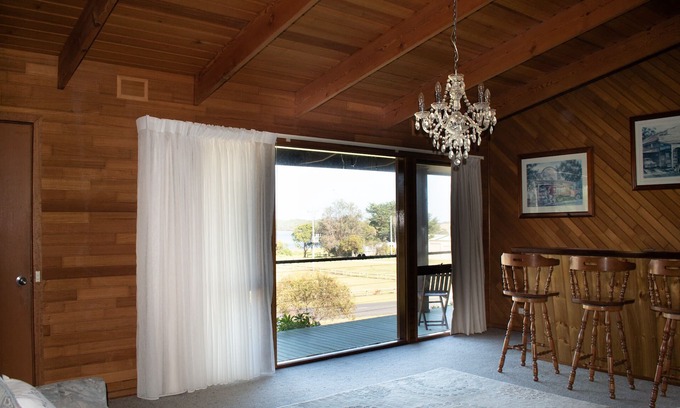 Nelson House | River 2C, Scenic views & close to facilities