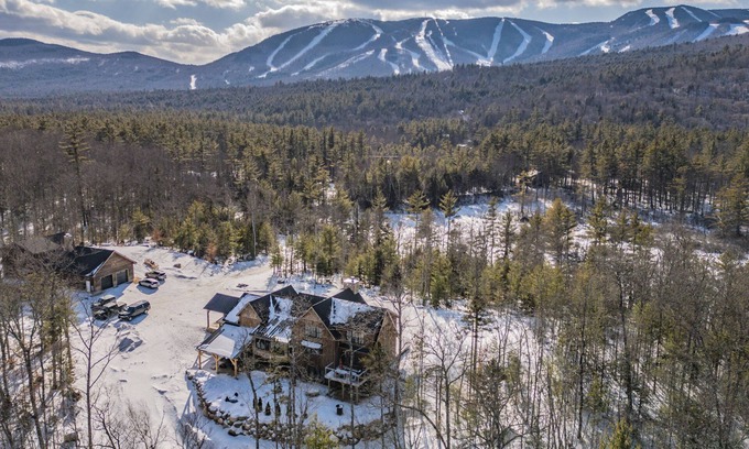 Sunday River Area Cabin | River access/Golf 2 miles/hiking/skiing/hot tub/sauna