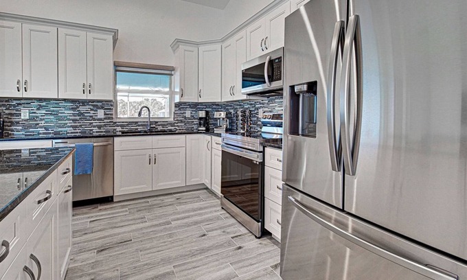 Long Meadow House | River Bank | Pool | Canal view | 2 Bed, 1 Bath