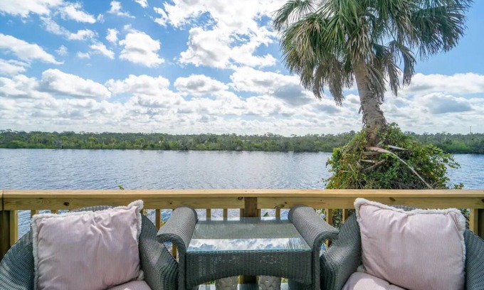 Southside Rural Community Cabin | River Cabin Million Dollar View!
