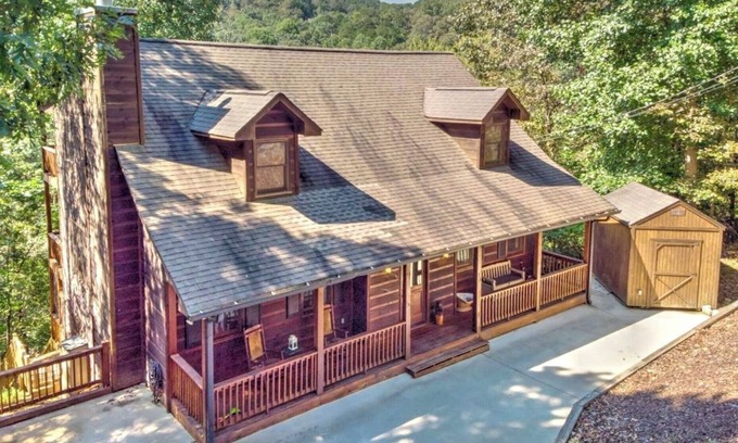 Ellijay Cabin | River Cabin w/Mtn view SPECIAL 8TH NIGHT FREE Tubing Hot Tub Fireplace King Beds