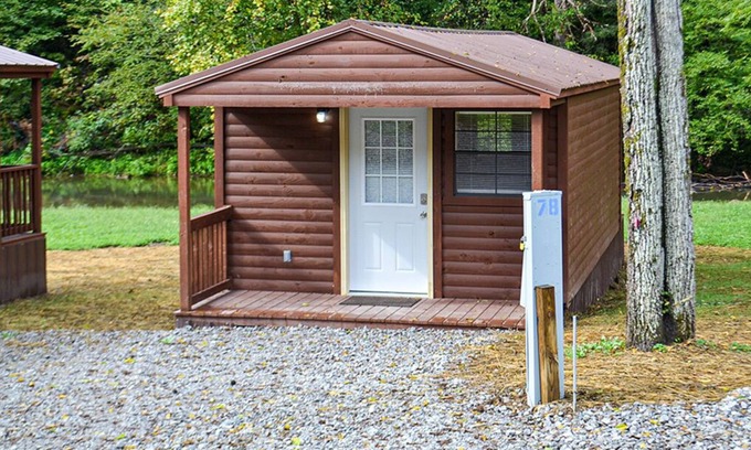 Harrogate Cabin | River Forge Cabin 77 - Cozy and Rustic 1 Bedroom Cabin - Creek Front