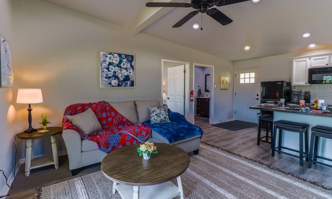 Albany House | River front comfort at Lucinda's Cabin
