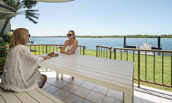 Maroochydore House | River Front Escape Short Walk to Ocean Street