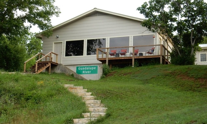 Center Point House | RIVER FRONT HOME NEAR KERRVILLE, HOT TUB, TUBES, FLOATS INCLUDED