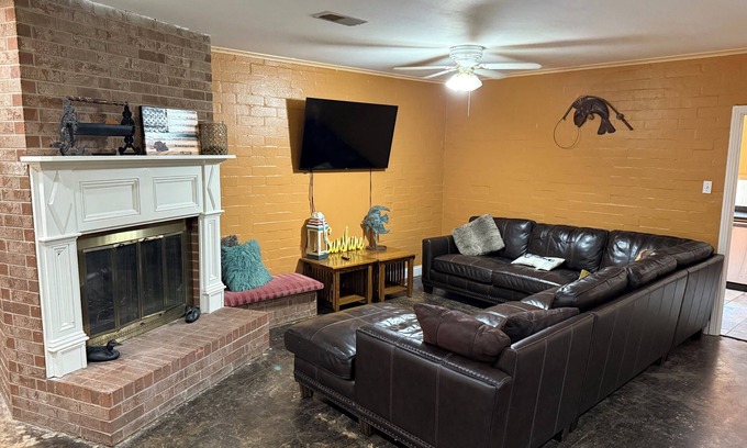 Seguin House | River Front property