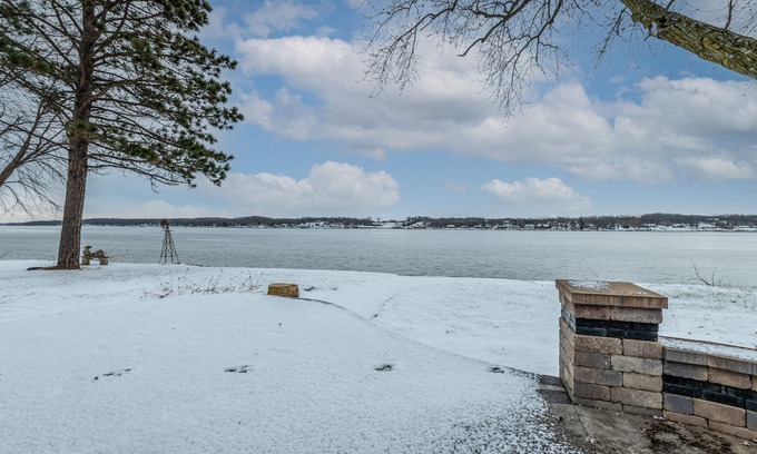 Scott County House | River Front Views