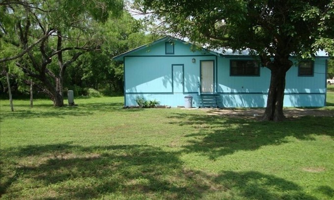Southside Cabin | River Frontage Cottage is located on 115 Acres