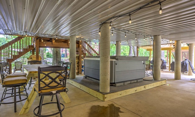 Helen Cabin | River Haus - Riverfront Luxury Vacation Home in Downtown Helen