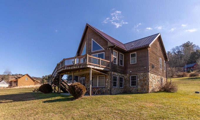Todd House | River House at Meadow Landing - Awesome Riverfront Cabin on the New River in Todd