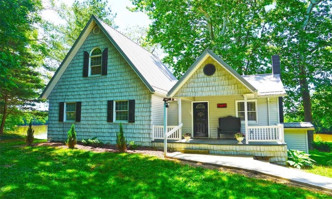 Keene House | River House - Waterfront 3 bedroom, 2 bath