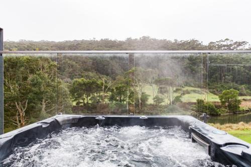 Kennett River House | River House - Wildlife at your doorstep