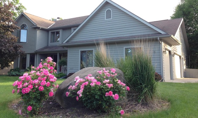 Sheboygan Falls House | River Meadow Getaway in Sheboygan Falls