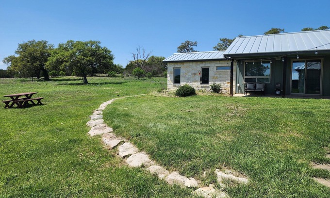 Boerne Villa | River Mountain Casita, in Boerne 12 minutes from Boerne Hill Country Mile