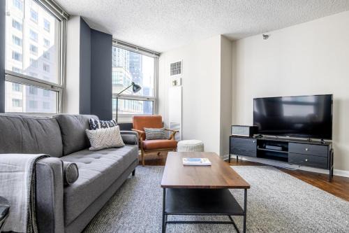 Rush and Division Apartment | River N 1BR w Gym Pool nr Magnificent Mile CHI-269