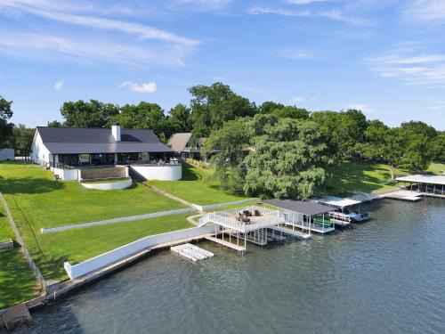 Kingsland House | River Oaks Luxury Lakeshore Concierge Services Available