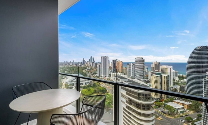 Broadbeach Apartment | River&Ocean View Luxury 2BD Apt amazing Location