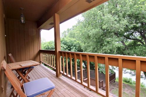 Martindale Apartment | River Park Oasis