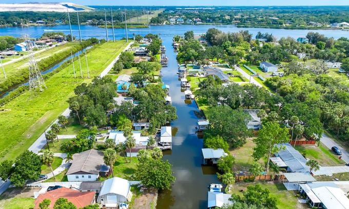 Concerned Citizens of Gibsonton Area House | River Rendezvous on the Alafia