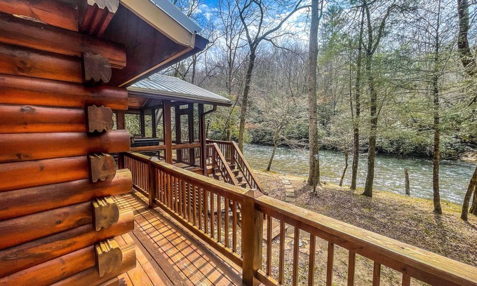 Dial Cabin | River Run Cabin - 20 Ft from River Edge - 15 Min from Blue Ridge - 3Bd 2Bth