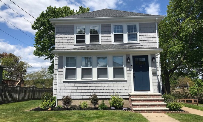 Gloucester House | River's Edge: A charming 2BR riverfront home in Gloucester.