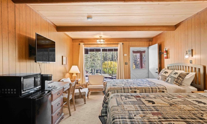 Almont House | River's Edge Retreat: Your Launchpad for Colorado's Outdoor Wonders