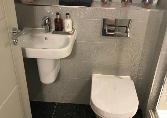 Glasgow Apartment | River view 2 bedroom apartment