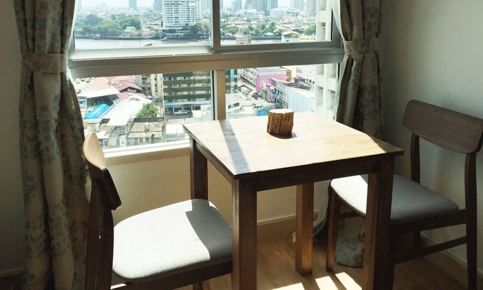 Yan Nawa Apartment | River view 42 sq.m.,BTS,Pool,wifi,A/C