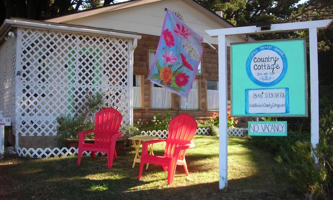 Gold Beach Cottage | River View Country Cottage