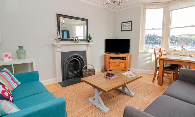 Dartmouth Apartment | River View