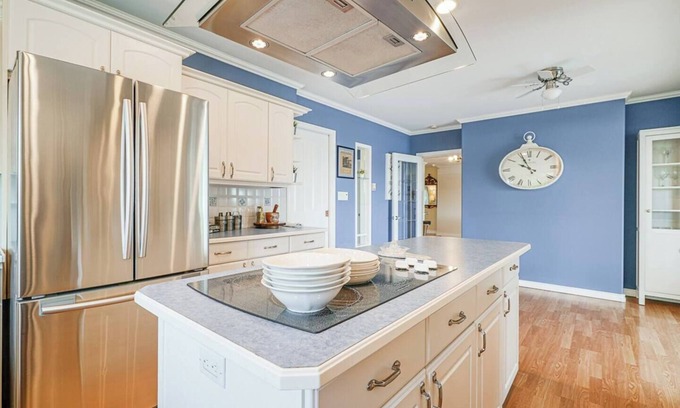 Maple Ridge House | River View + Hot Tub | Pool Table | Country Home | Private
