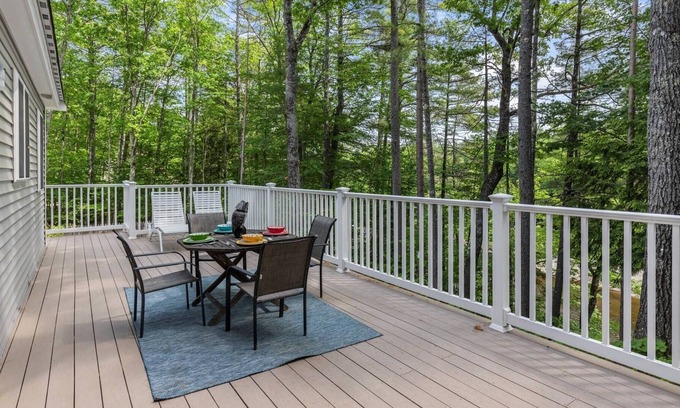 Center Conway House | River View House: Family Friendly: swim, hike, fish! Close to shops & eateries!