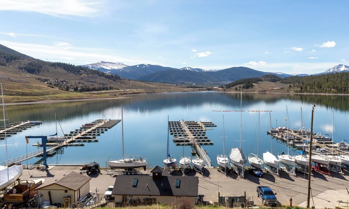 Willow Grove Apartment | River West #635