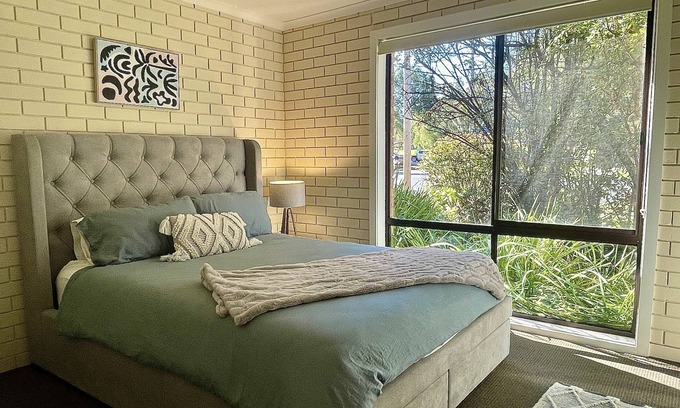 Wagga Wagga Apartment | “Riverbank Retreat” Central unit on the river Rooms and spaces