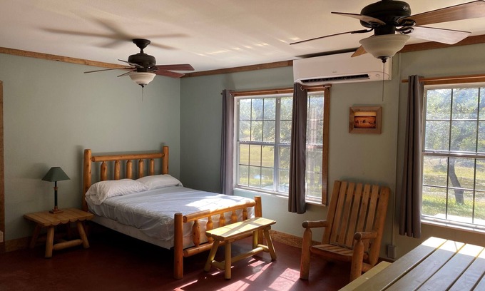 Concan Cabin | Riverbend on the Frio Cabin 6