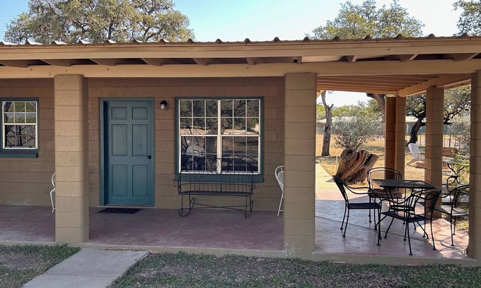 Concan Hotel | Riverbend on the Frio Motel 11