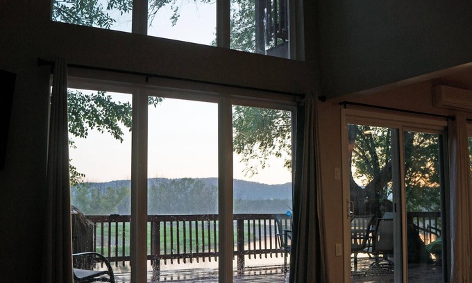 La Crosse House | Riverfront 3 King Bedroom Home With Amazing Waterfront Views